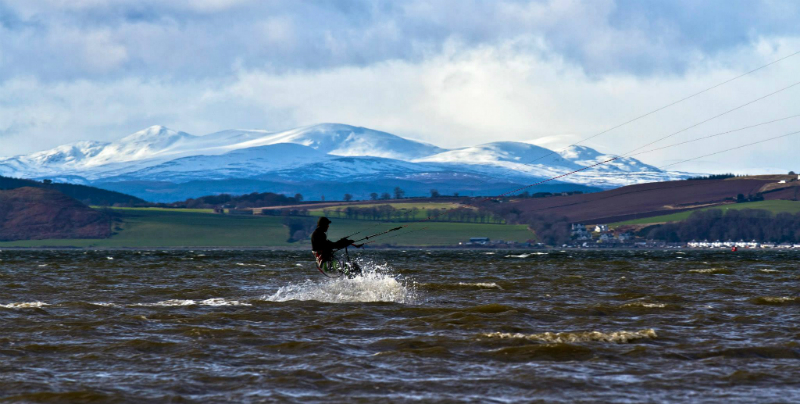 1602087 10153846830740504 1578459939 o - Kitesurfing in the Highlands