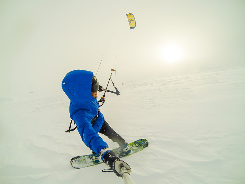 G0017819 - CLOSED ROADS - A Norwegian snowkite adventure