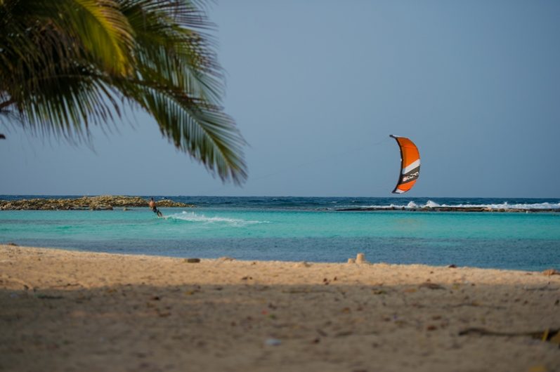 Peter Lynn Kiteboarding Aruba Zout Fotografie 3 van 383 Baby Beach 797x530 - Escape to Aruba with Peter Lynn Kiteboarding