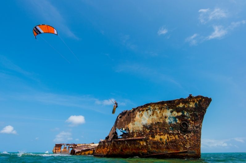 Peter Lynn Kiteboarding Aruba Zout Fotografie 373 van 383Shipwreck near Huts 797x530 - Escape to Aruba with Peter Lynn Kiteboarding