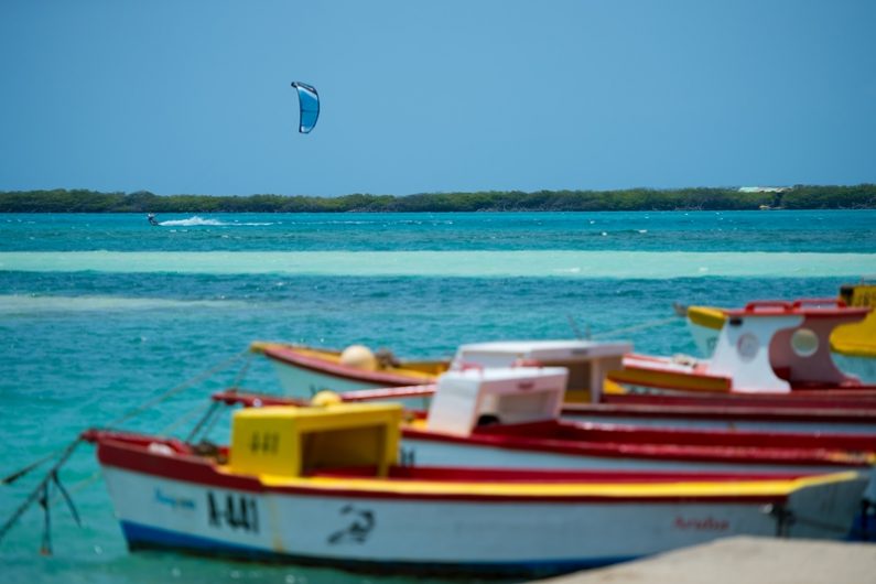 Peter Lynn Kiteboarding Aruba Zout Fotografie 61 van 383 Balashi 795x530 - Escape to Aruba with Peter Lynn Kiteboarding