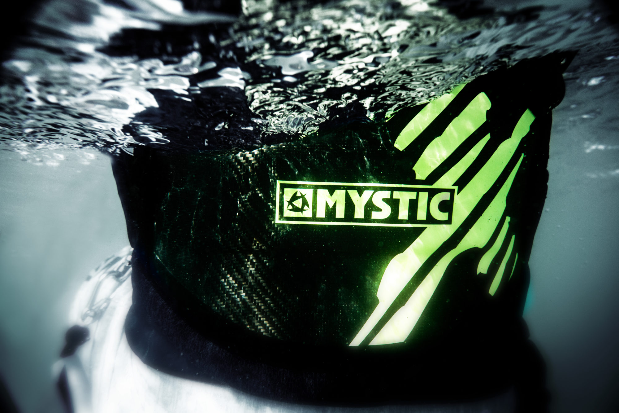 Underwater Steven Akkersdijk 1 scaled - Mystic - Majestic X