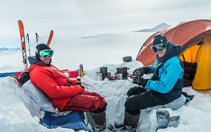 Matthias Mayr Matthias Haunholder Antarctica Camp Dinner Foto Johannes Aitzetmüller 720x450 - NO MAN'S LAND: EXPEDITION ANTARCTICA