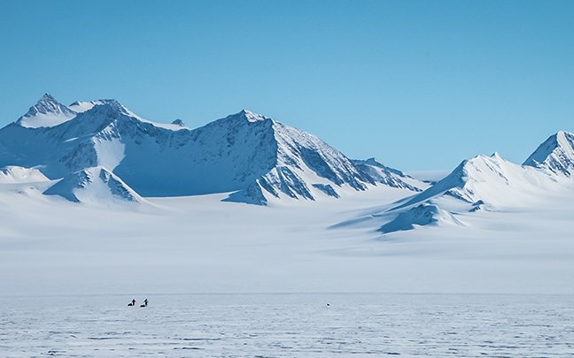 Matthias Mayr Matthias Haunholder Antarctica Mountains Pulk Foto Johannes Aitzetmüller 648x405 - NO MAN'S LAND: EXPEDITION ANTARCTICA