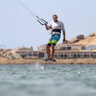 dakhla kitesurfing foil 450x450 - Want to learn how to foil? Here is your chance!