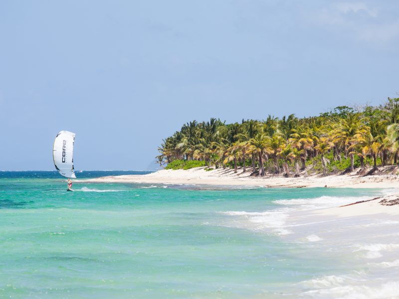 Camp Bay Beach 800x600 - Kitesurf Roatan & Camp Bay Lodge - Honduras