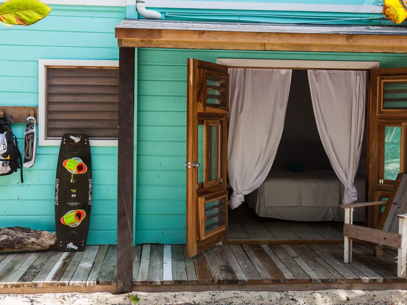 Kitesurf Room 7161 800x600 - Kitesurf Roatan & Camp Bay Lodge - Honduras