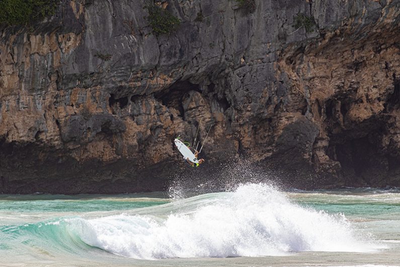 R87A7884 795x530 - Kiting The Doldrums