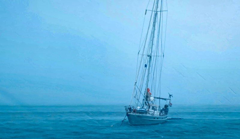 The bad weather starts 38 knots are hiting Yndeleau - Yndeleau EP 3: Running from a hurricane