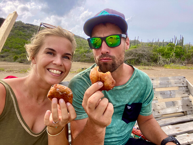 There are no facilities at Williwood luckily we brought our own after kite snack - Yndeleau EP 05: Curacao