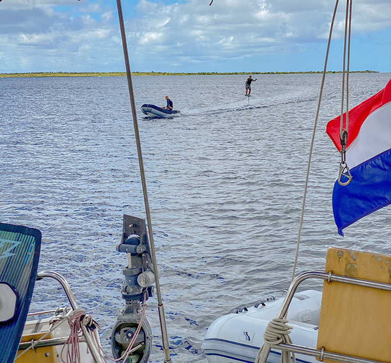 Practicing the new foil skills - Yndeleau EP 06: Bonaire - Foiling for the first time