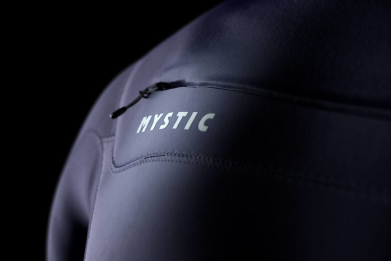 MYSTIC FW2122 DETAIL MEN MAJESTIC FZ colorC CLOSE E V08 scaled 800x533 - Mystic Majestic Wetsuit 2022