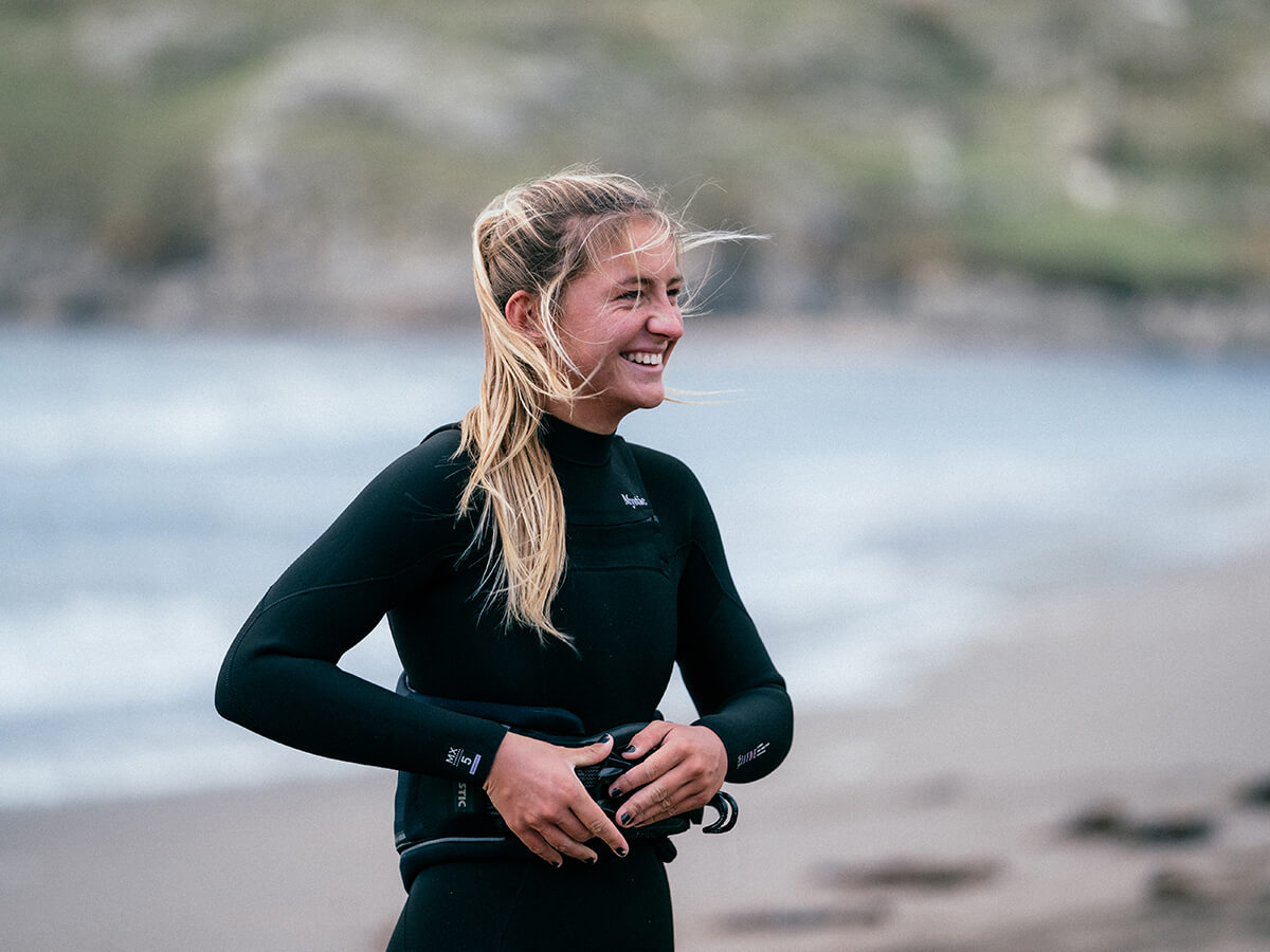 Mystic-wetsuit-Capucine-2.jpg