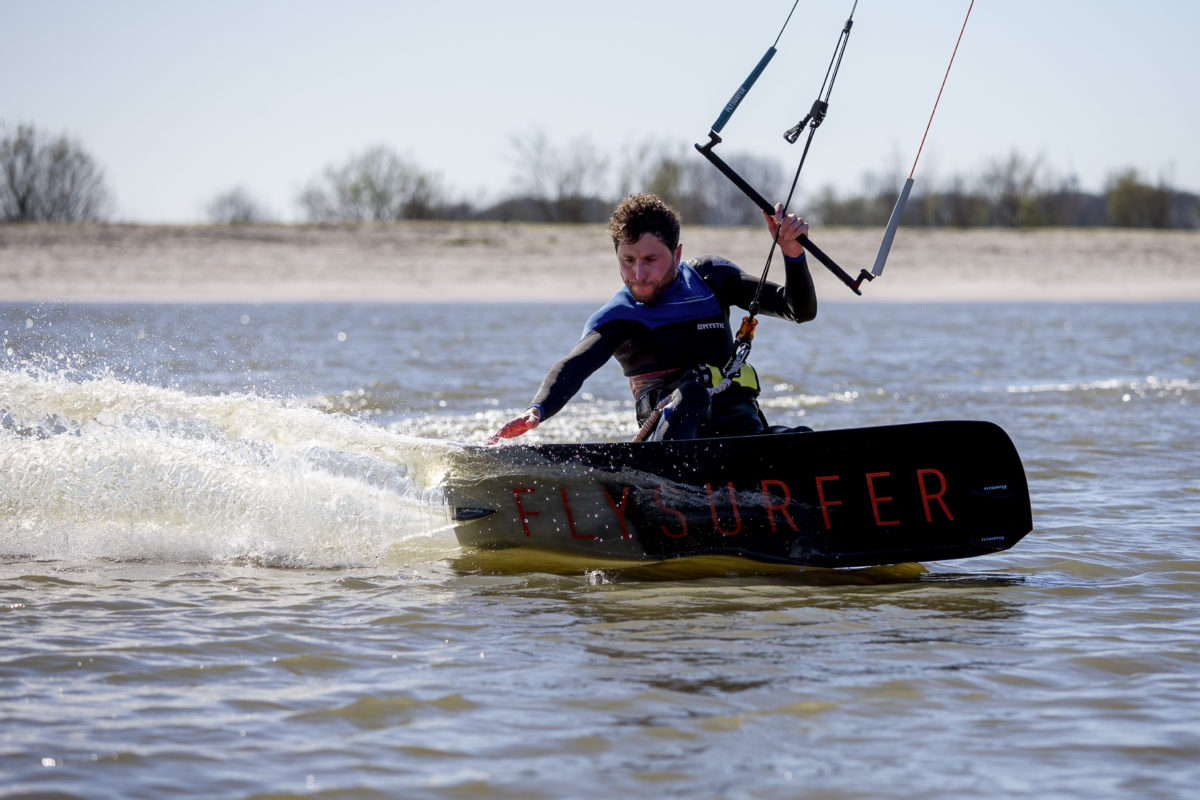 FLYSURFER STAGE Netherlands YuscaB byRamonSchoenmaker 12 1200x800 - Flysurfer STAGE twintip