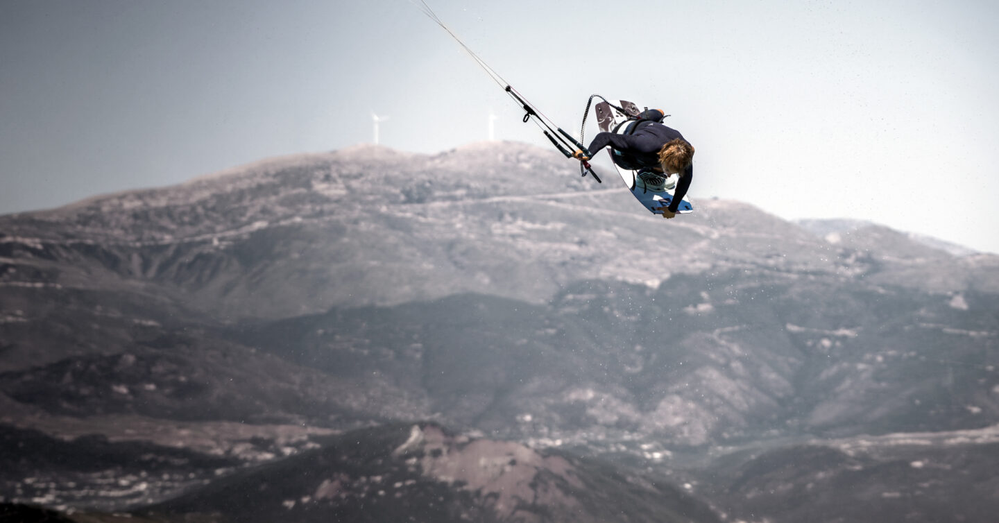 AIRUSH 100 PERCENT FREESTYLE GREECE KITEBOARDING 16by9 1 1440x754 - Airush Razor v11