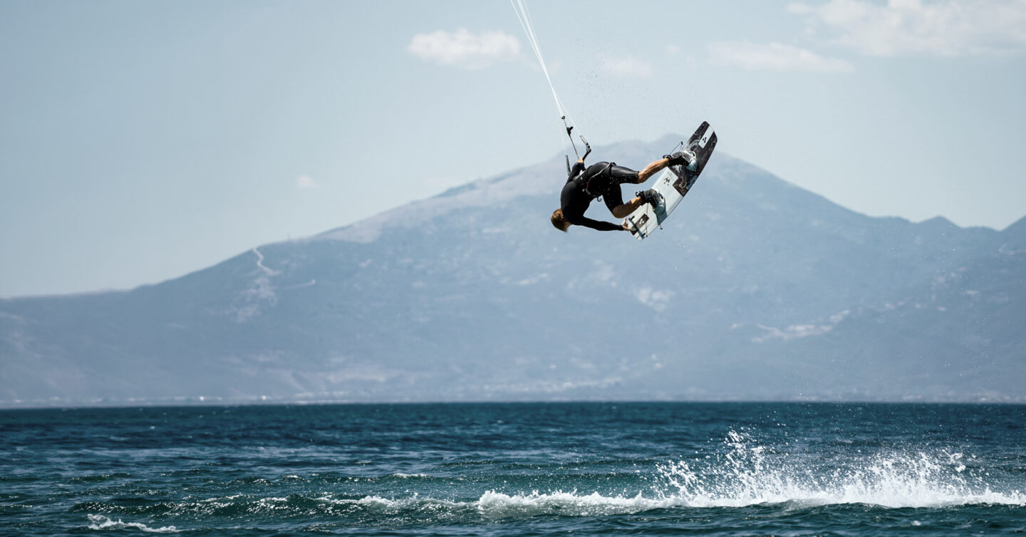 AIRUSH 100 PERCENT FREESTYLE GREECE KITEBOARDING 16by9 7 1440x754 - Airush Razor v11